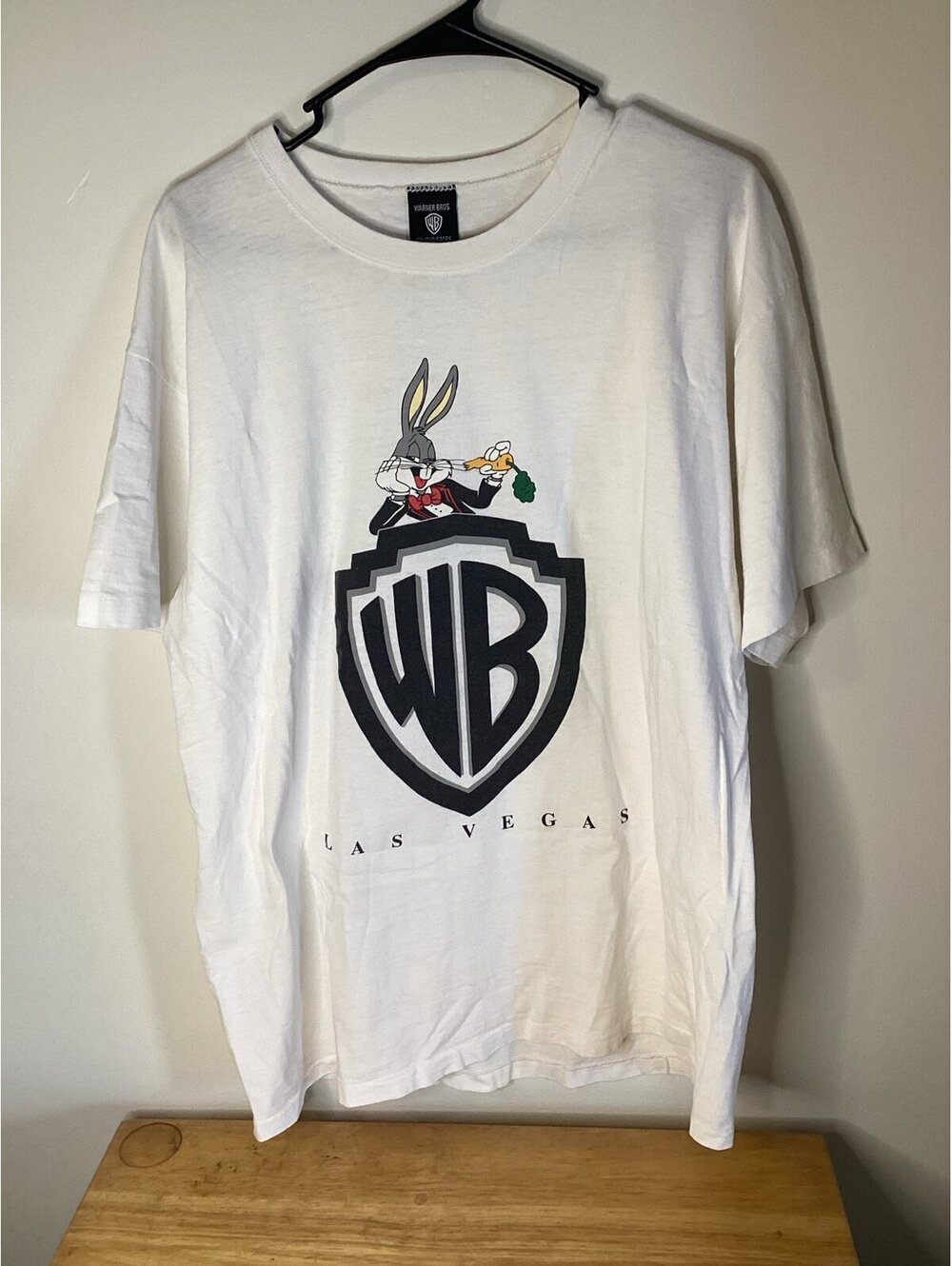 1990s bugs bunny/las Vegas shirt